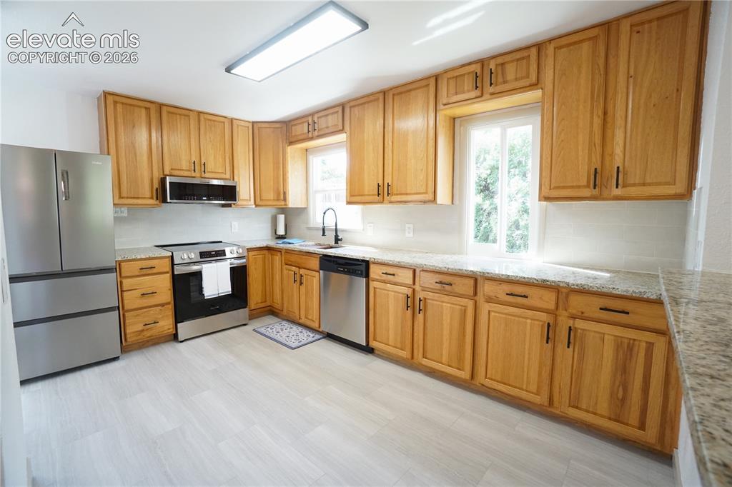 Image 12 of 39: Kitchen