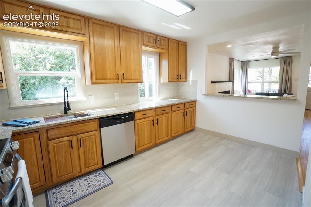 Image 13 of 39: Kitchen
