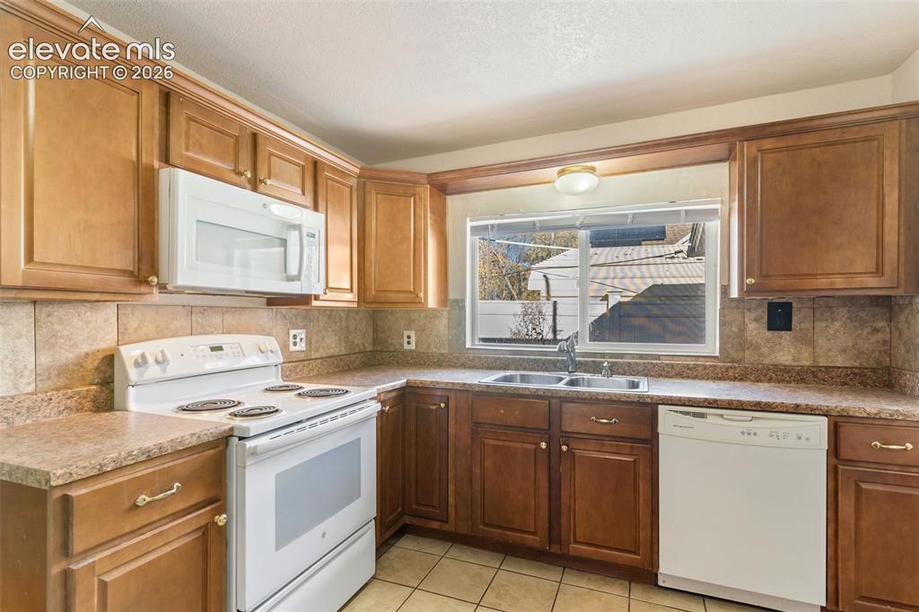Image 12 of 42: Kitchen