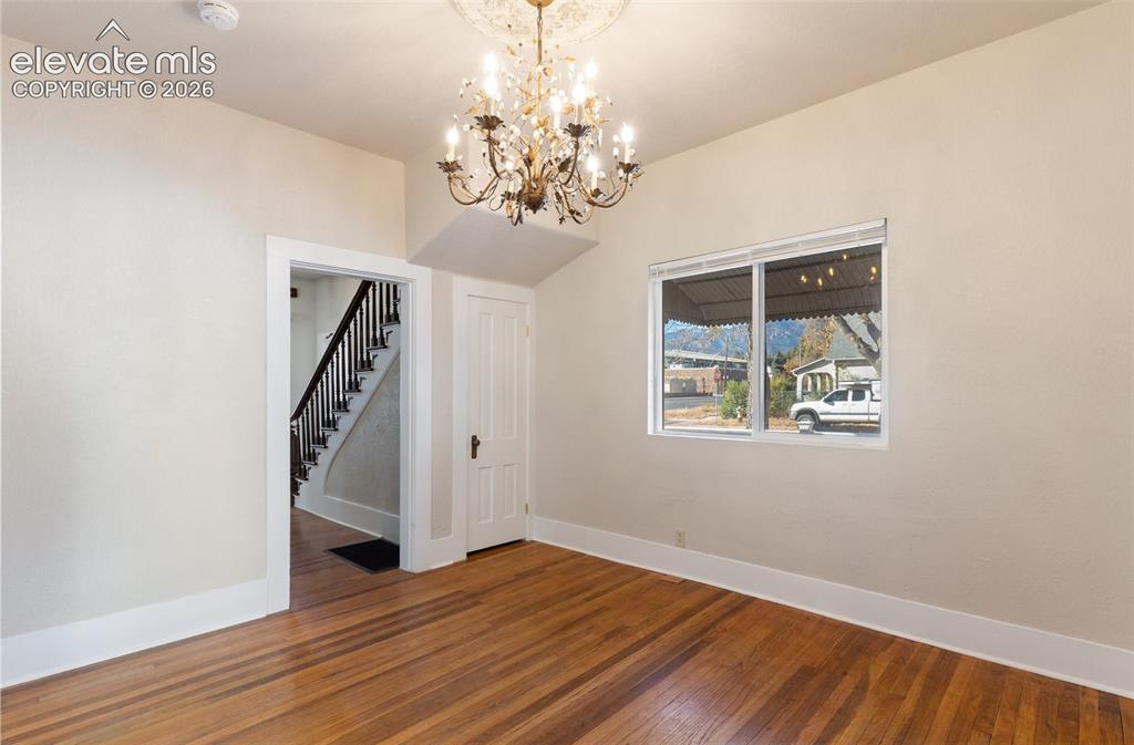 Image 18 of 42: Dining Area