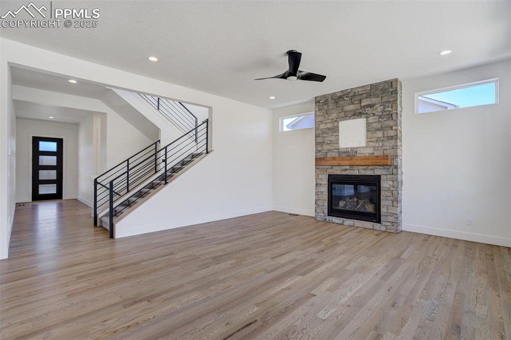 Image 10 of 50: Living Room