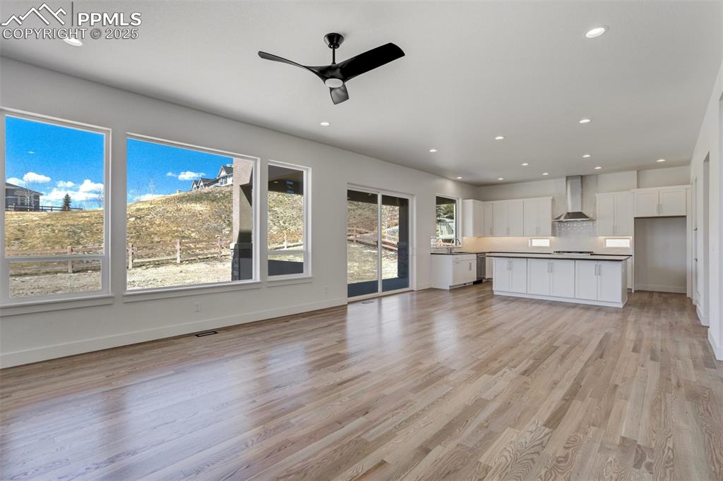 Image 11 of 50: Kitchen