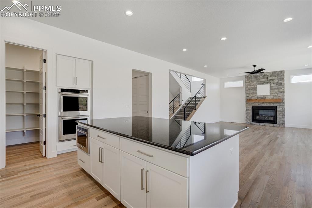 Image 14 of 50: Kitchen