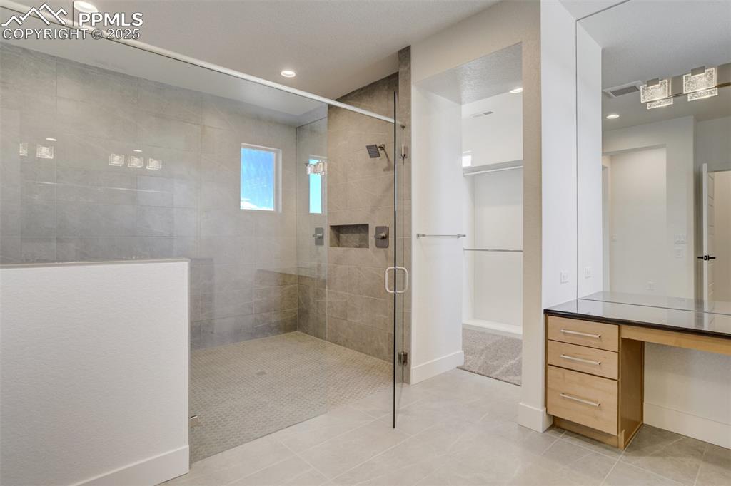 Image 29 of 50: Bathroom