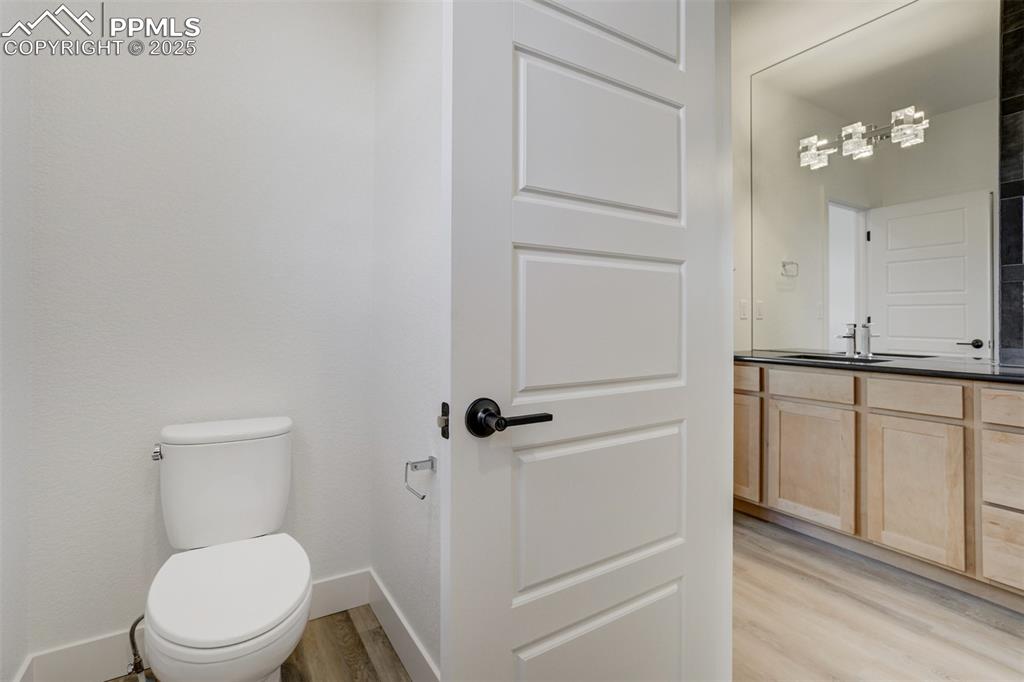 Image 37 of 50: Bathroom