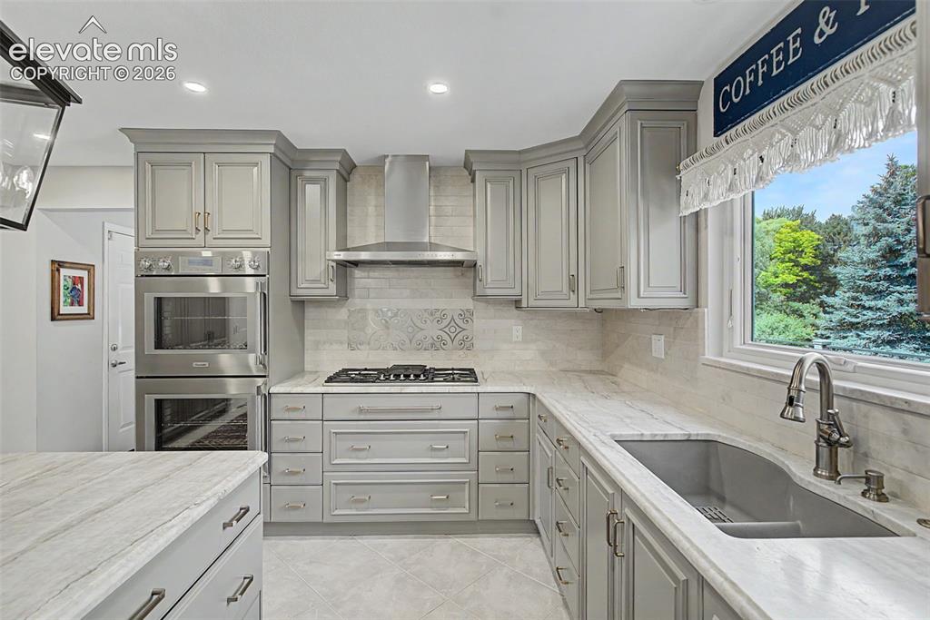 Image 12 of 49: Dining Room
