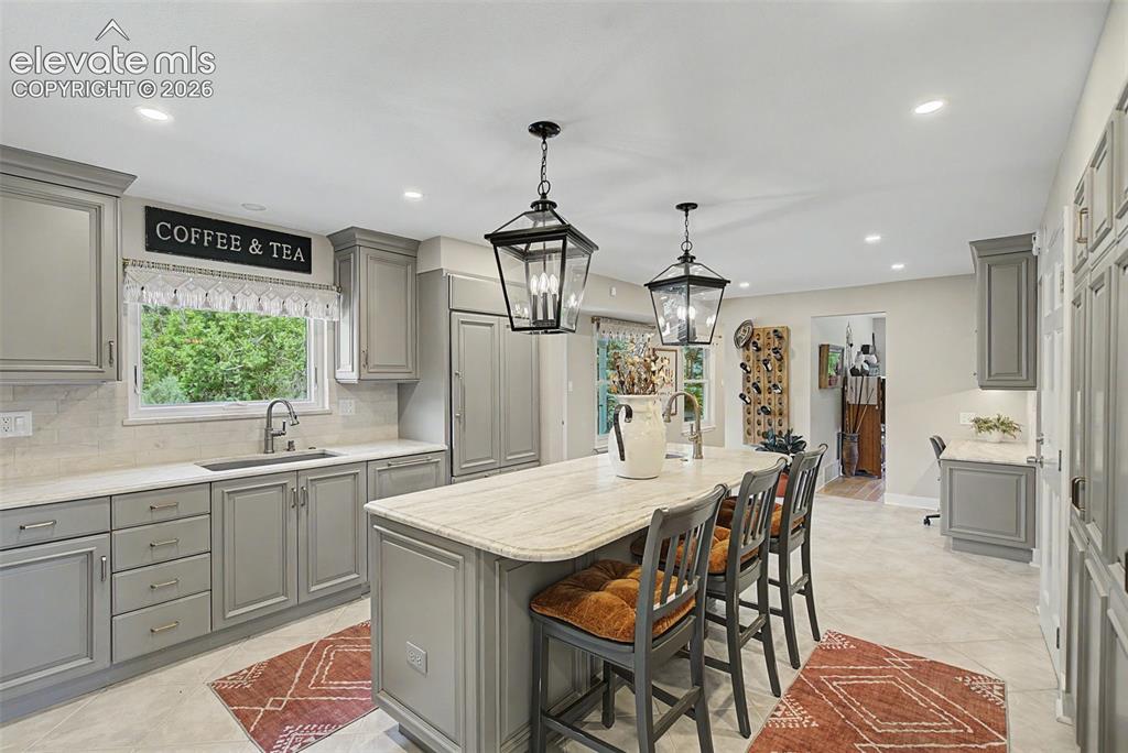 Image 15 of 49: Kitchen