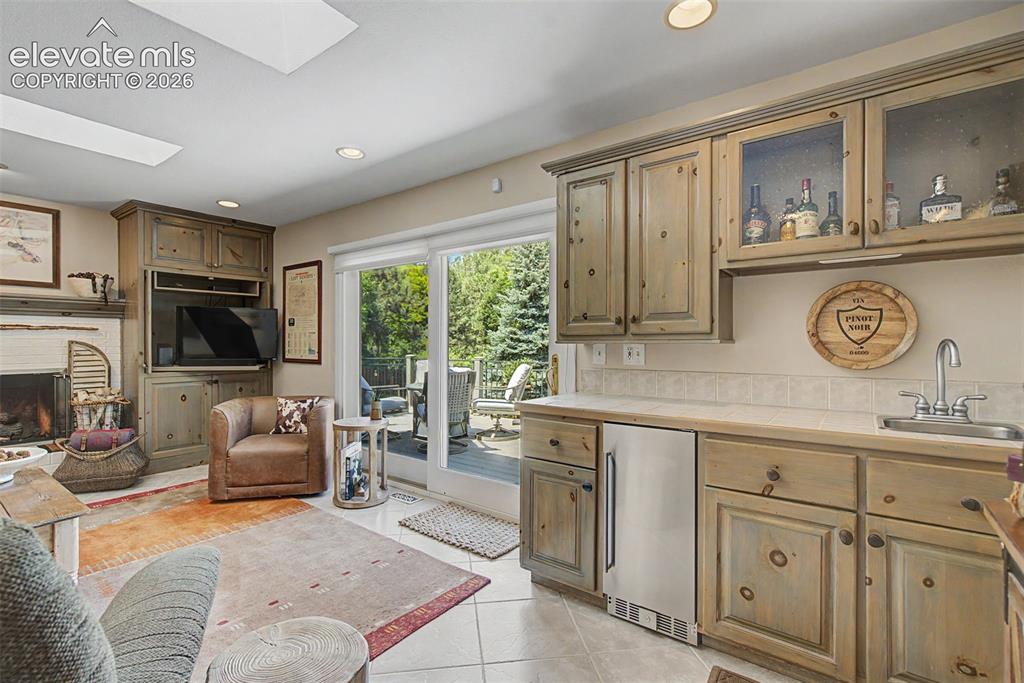 Image 17 of 49: Kitchen