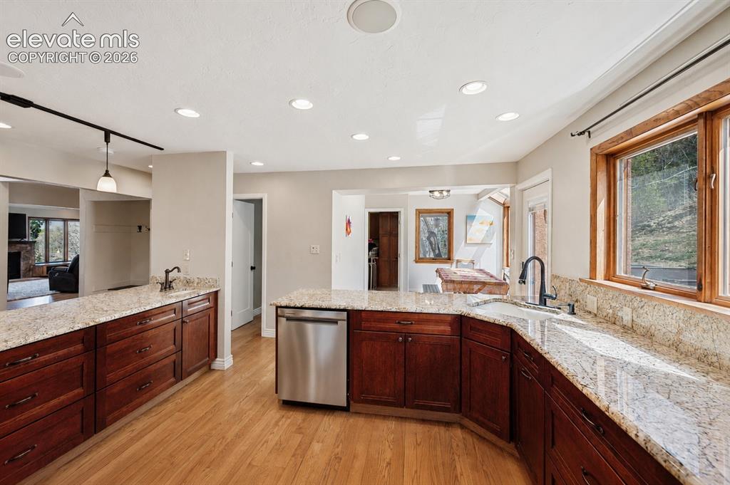 Image 10 of 35: Kitchen