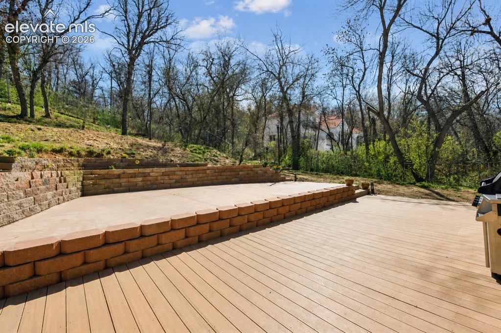 Image 5 of 35: Deck