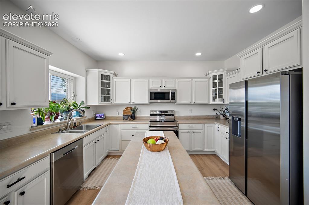Image 11 of 50: Kitchen