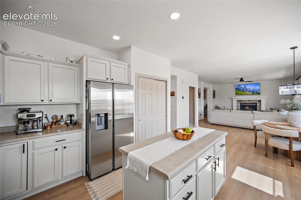 Image 12 of 50: Kitchen