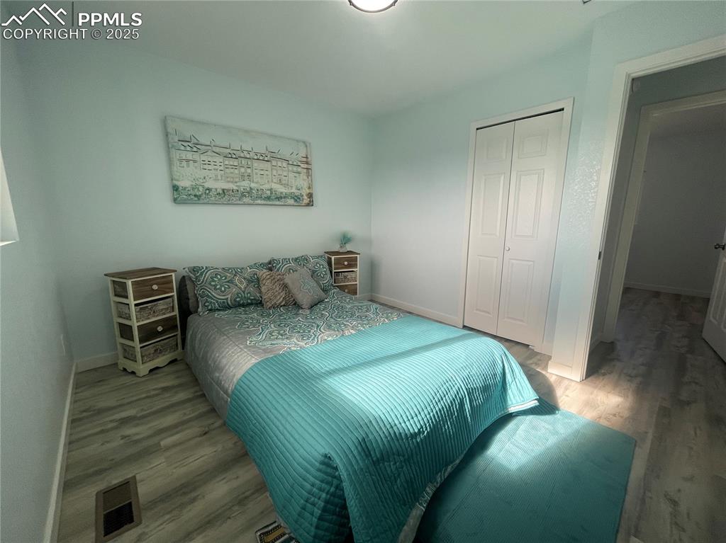 Image 12 of 18: Bedroom