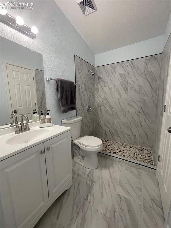 Image 13 of 18: Bathroom