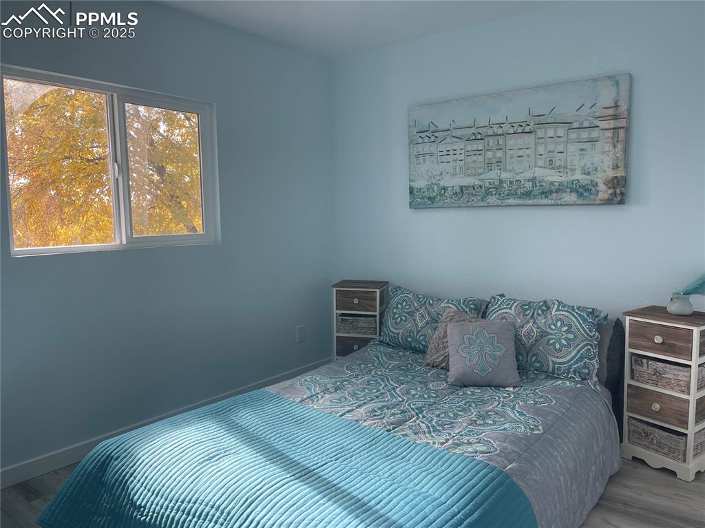 Image 15 of 18: Bedroom