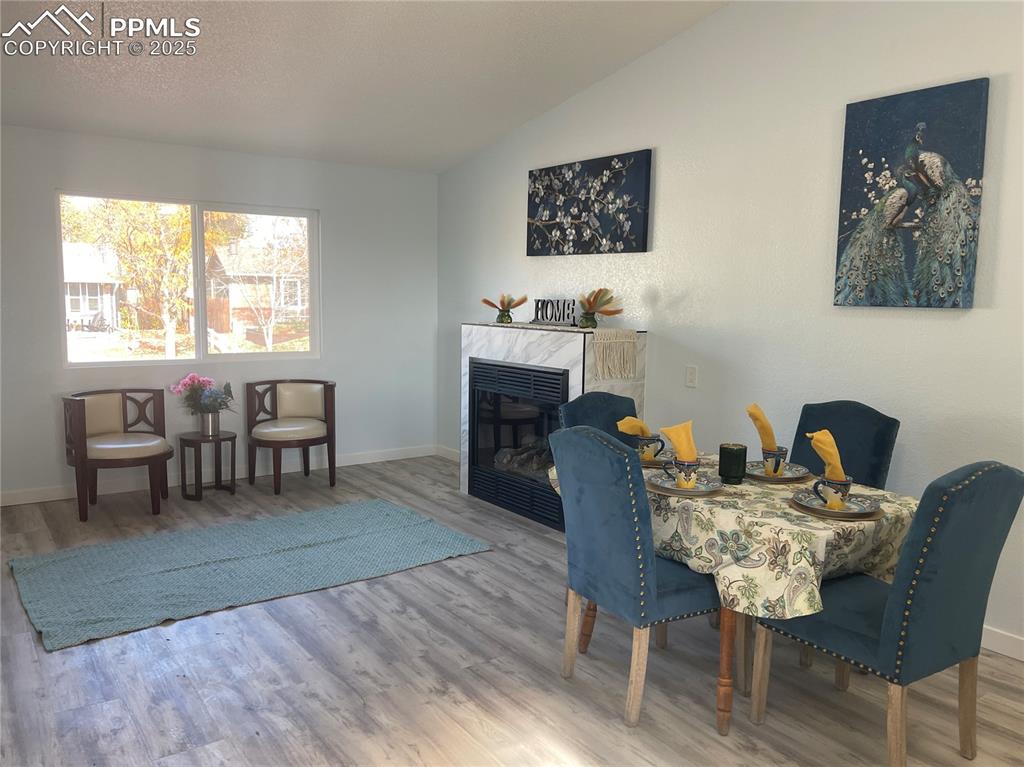 Image 5 of 18: Dining Area