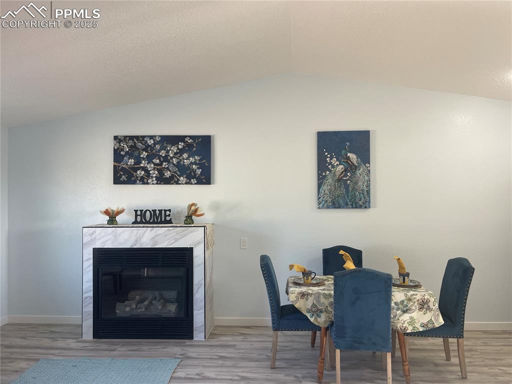 Image 6 of 18: Dining Area