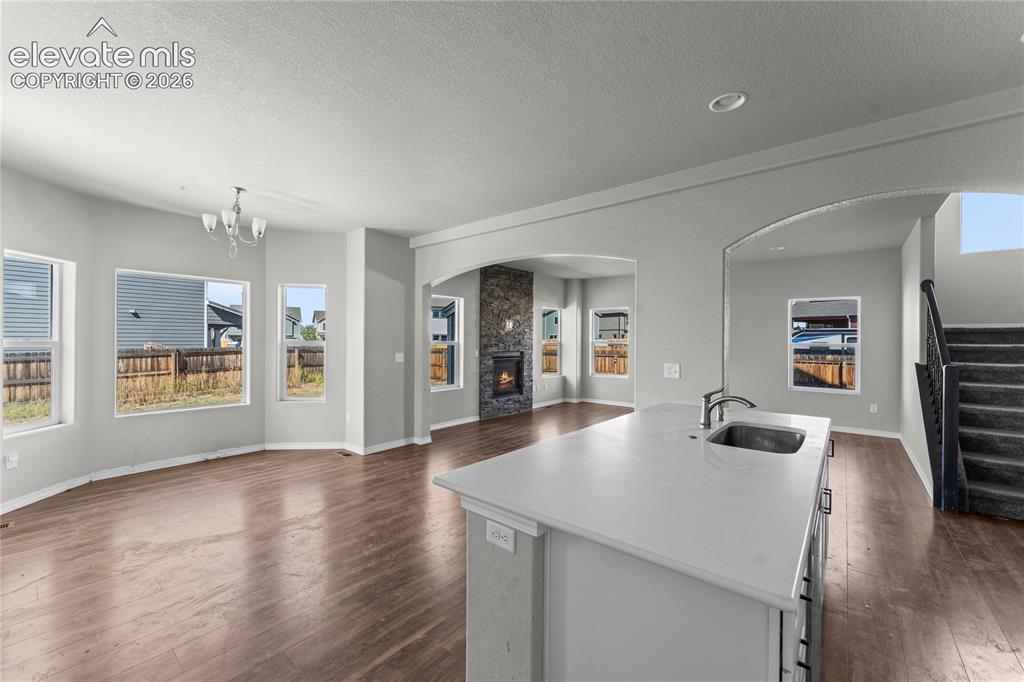 Image 15 of 42: Kitchen