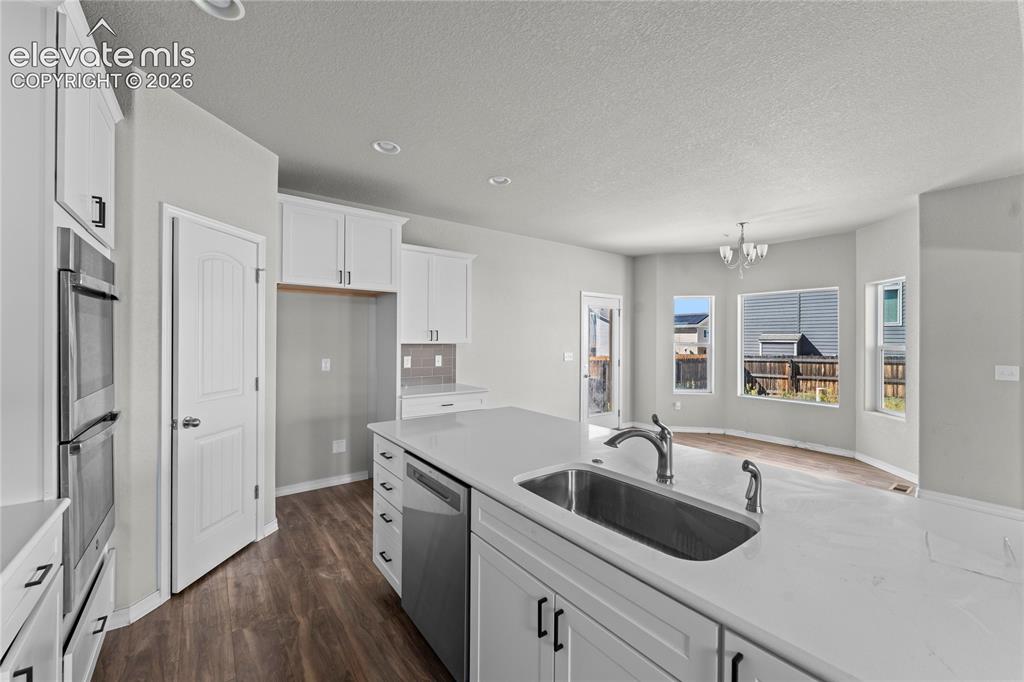 Image 16 of 42: Kitchen