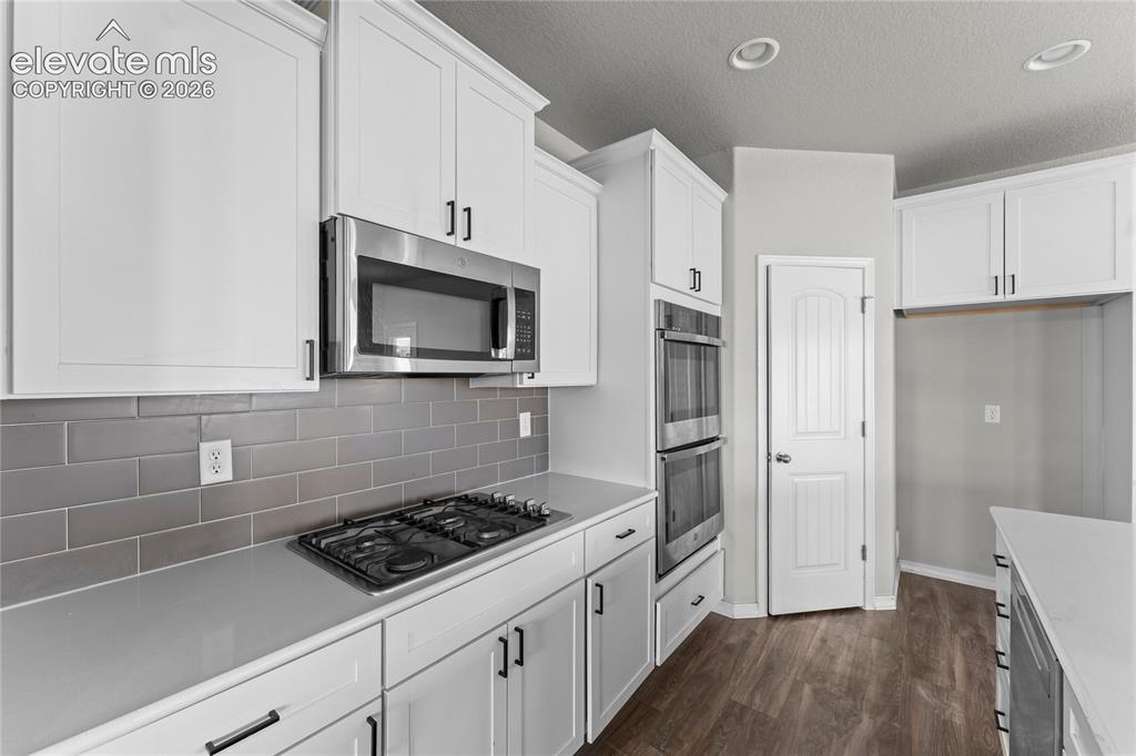 Image 17 of 42: Kitchen