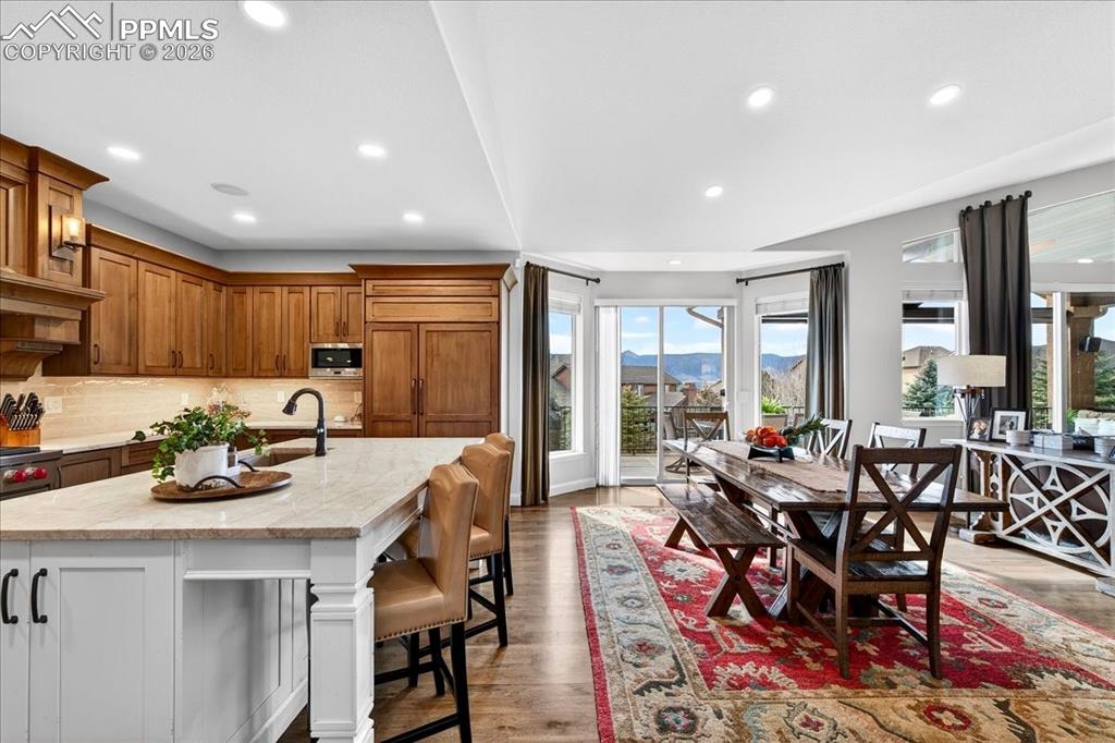 Image 17 of 50: Dining Area