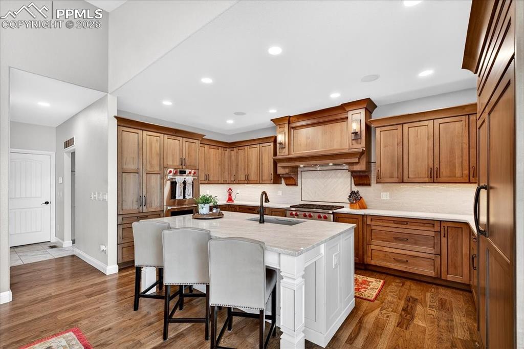 Image 19 of 50: Kitchen