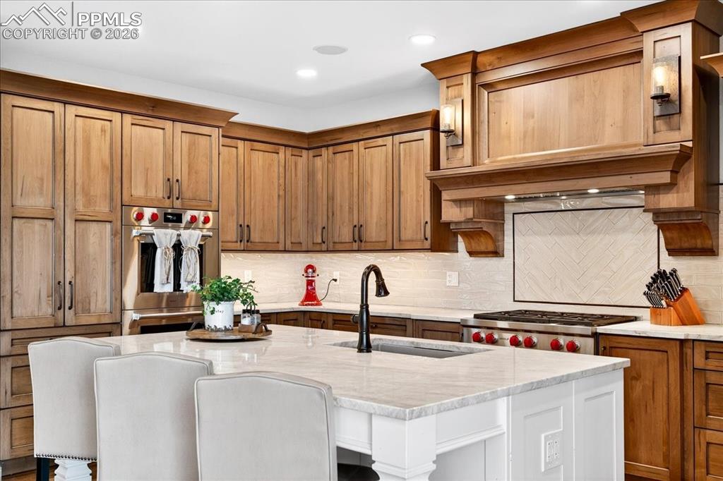 Image 20 of 50: Kitchen