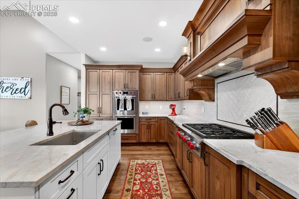 Image 21 of 50: Kitchen