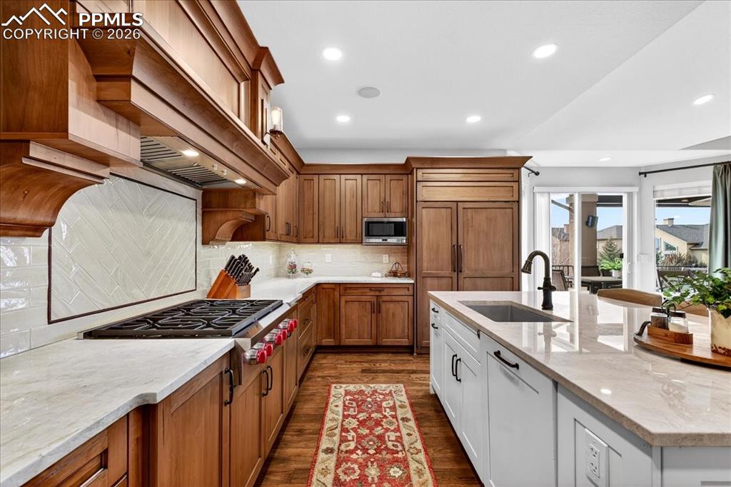 Image 23 of 50: Kitchen