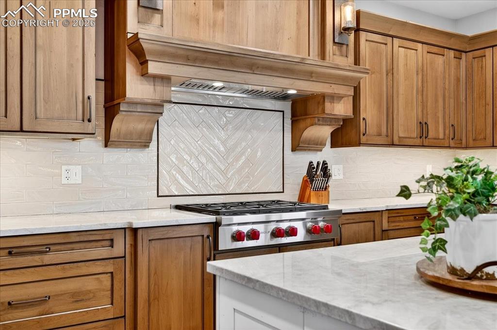 Image 24 of 50: Kitchen