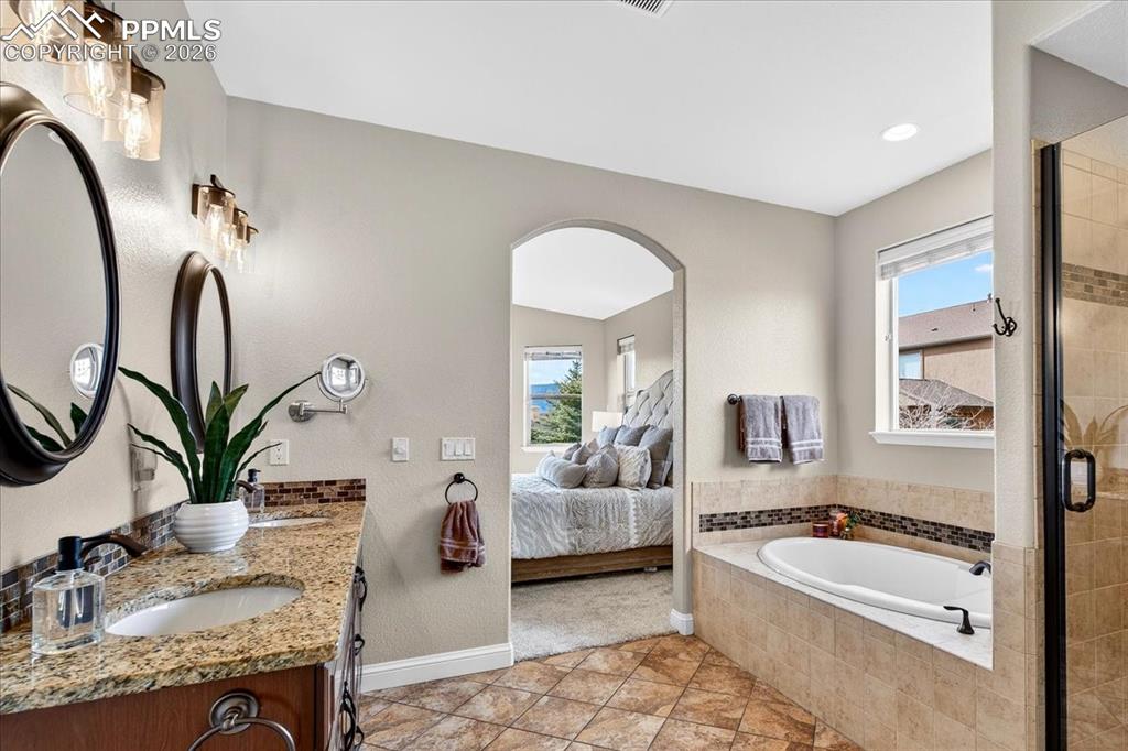 Image 30 of 50: Bathroom