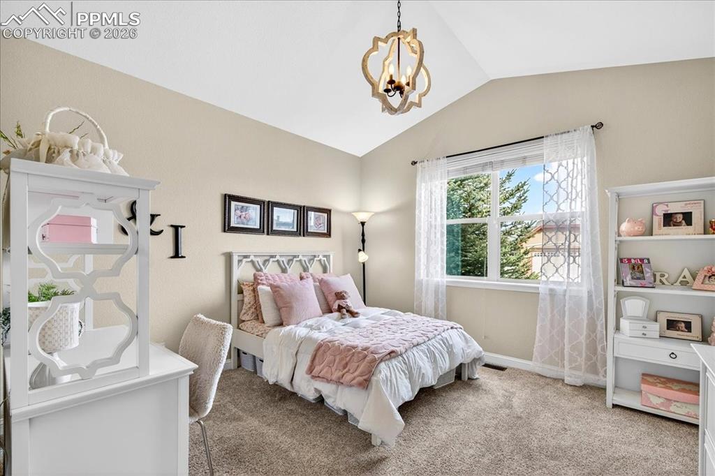 Image 35 of 50: Bedroom