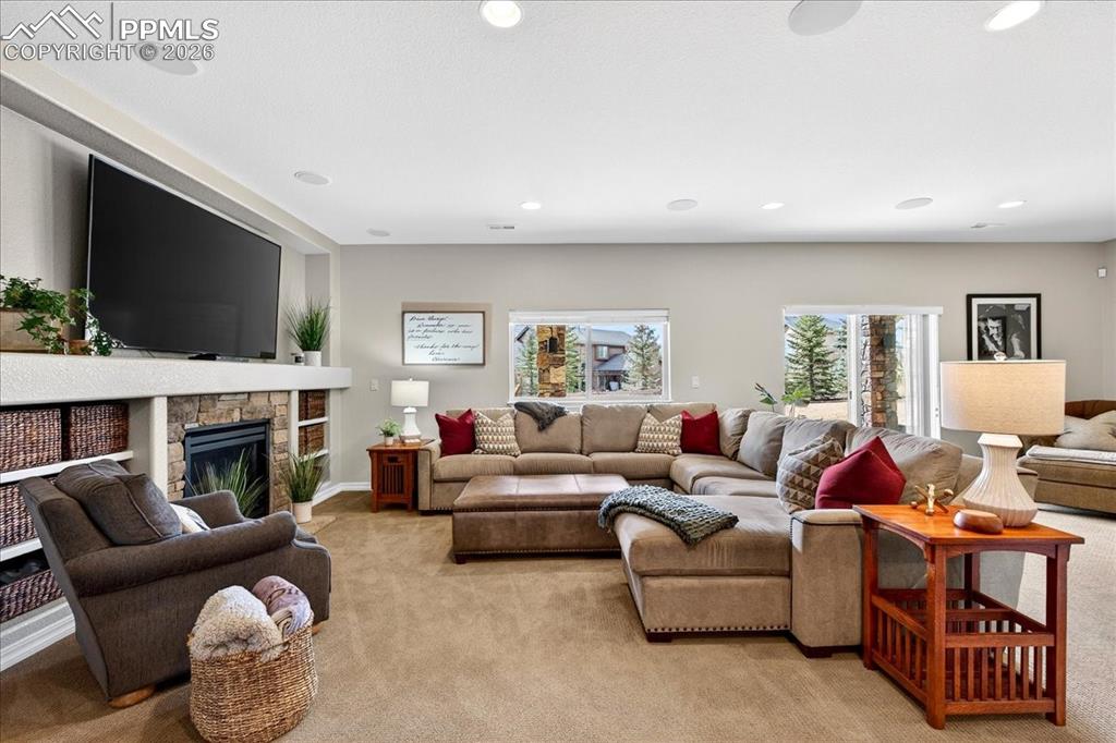 Image 37 of 50: Living Room