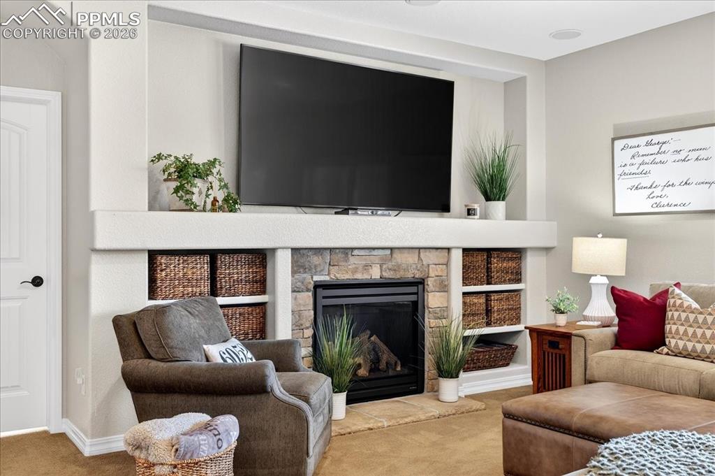 Image 38 of 50: Living Room