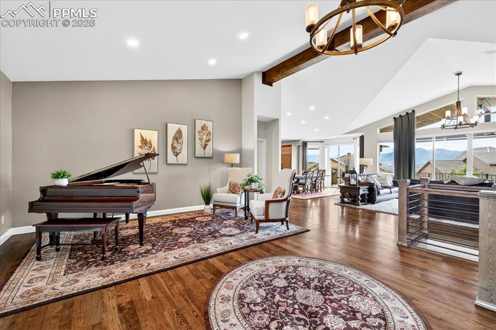 Image 4 of 50: Sitting Room