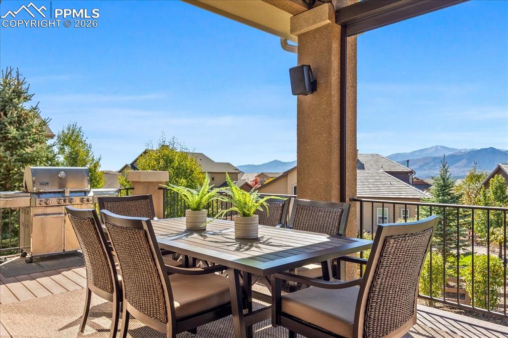 Image 45 of 50: Deck