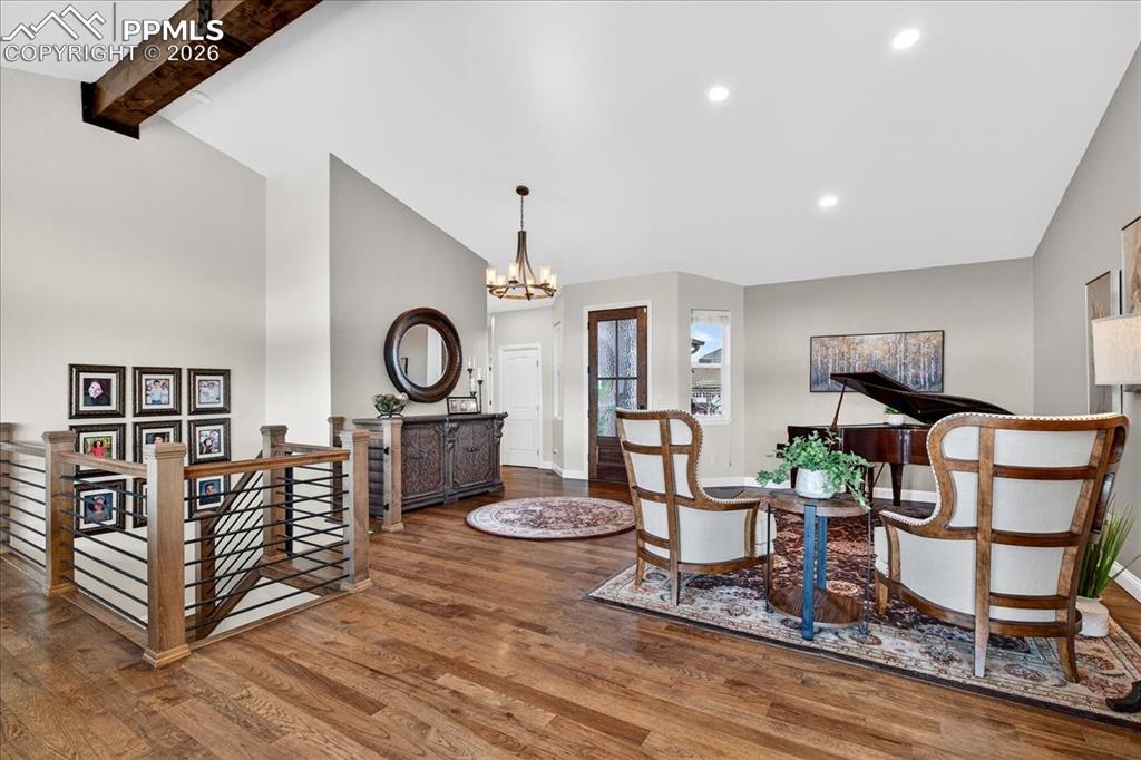 Image 6 of 50: Dining Area