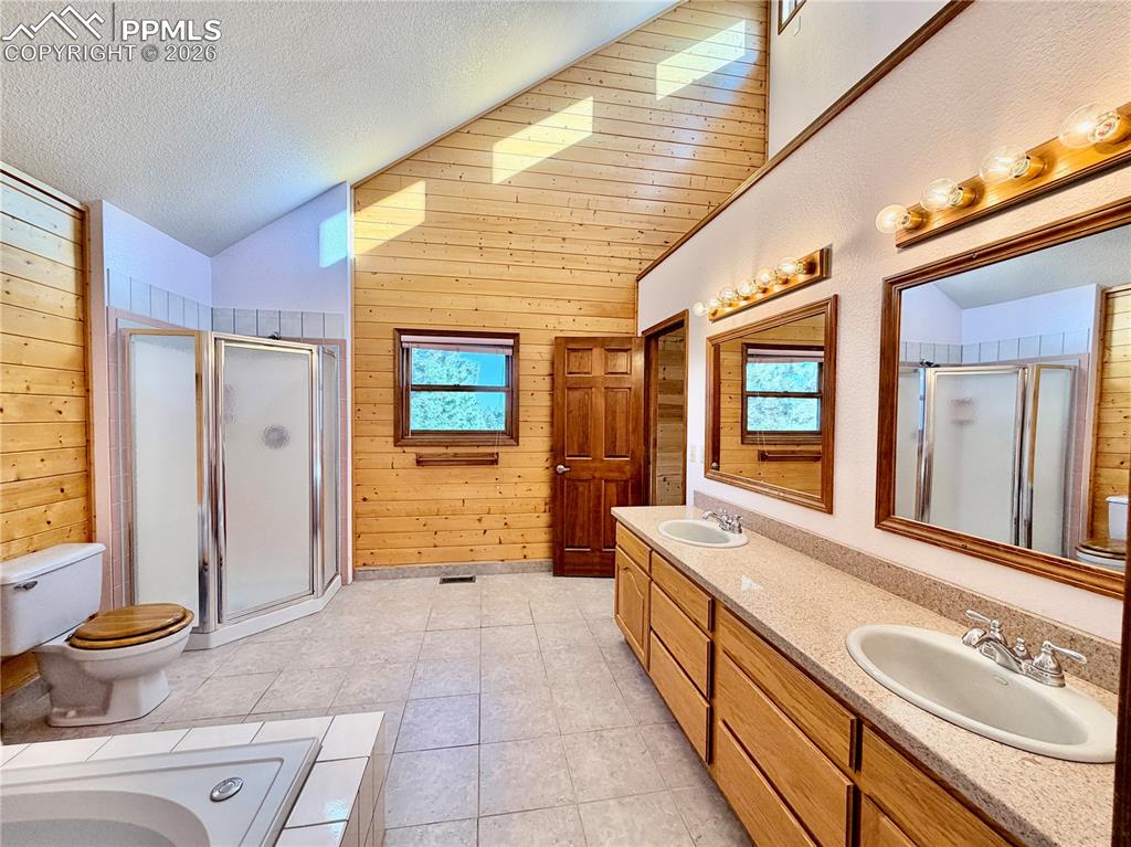 Image 23 of 45: Master Bathroom