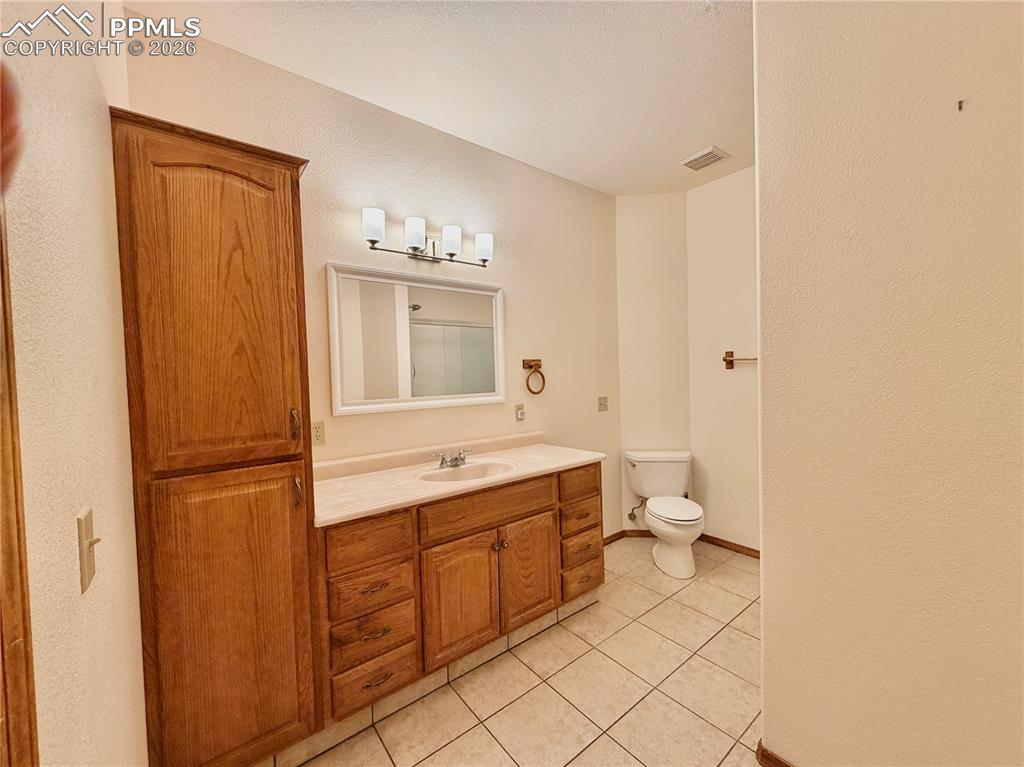 Image 30 of 45: Downstairs Bathroom