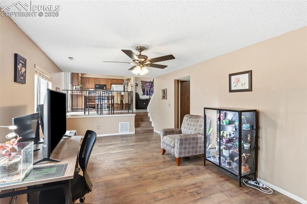 Image 11 of 33: Family Room