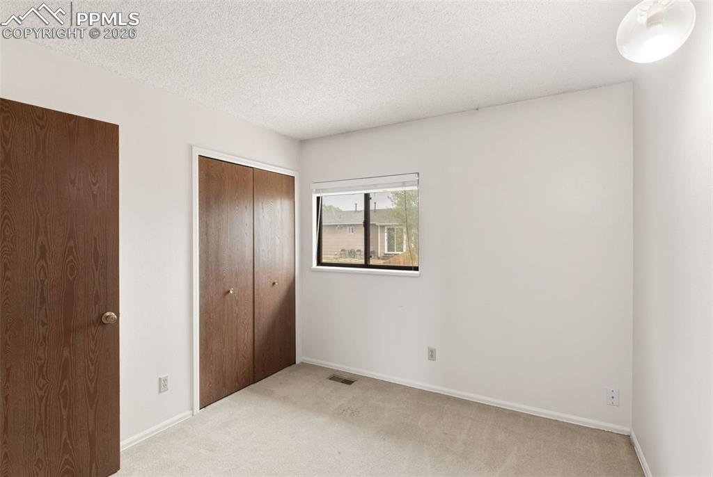 Image 19 of 33: Bedroom