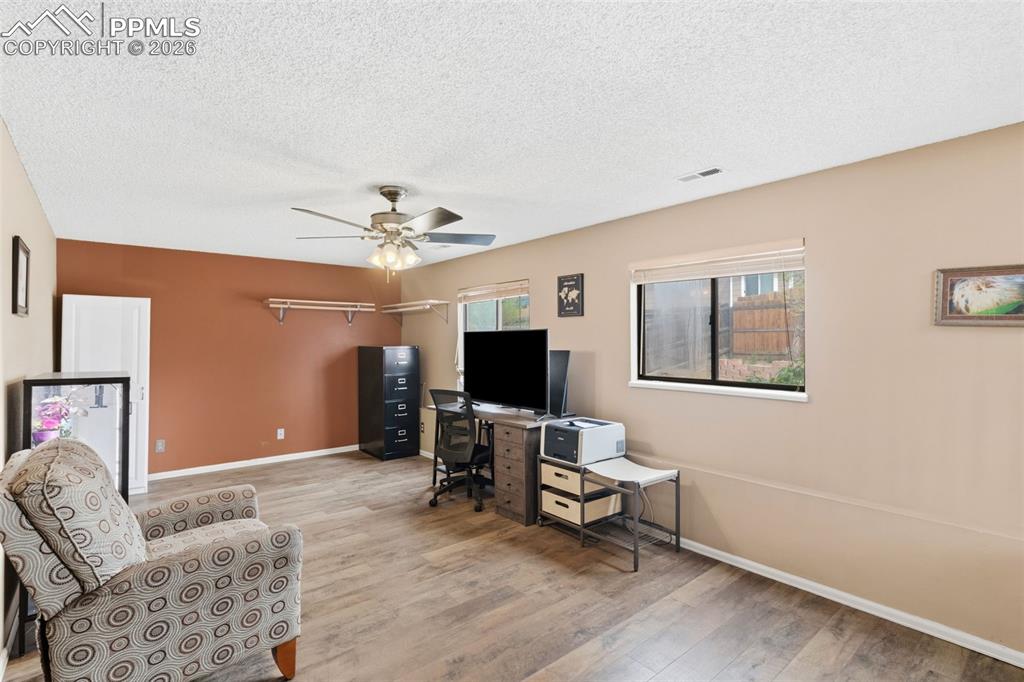 Image 2 of 33: Family Room