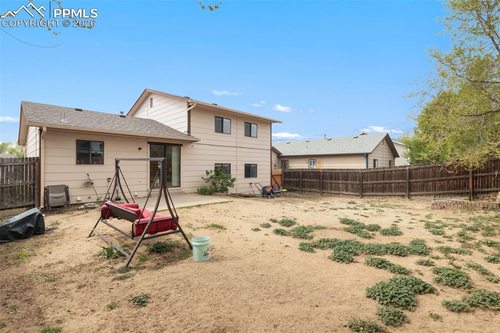 Image 23 of 33: Yard