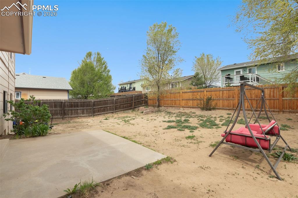 Image 24 of 33: Yard