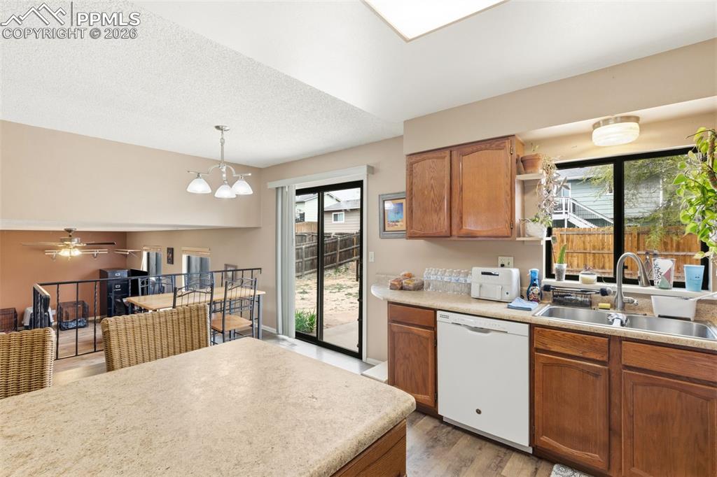 Image 8 of 33: Kitchen