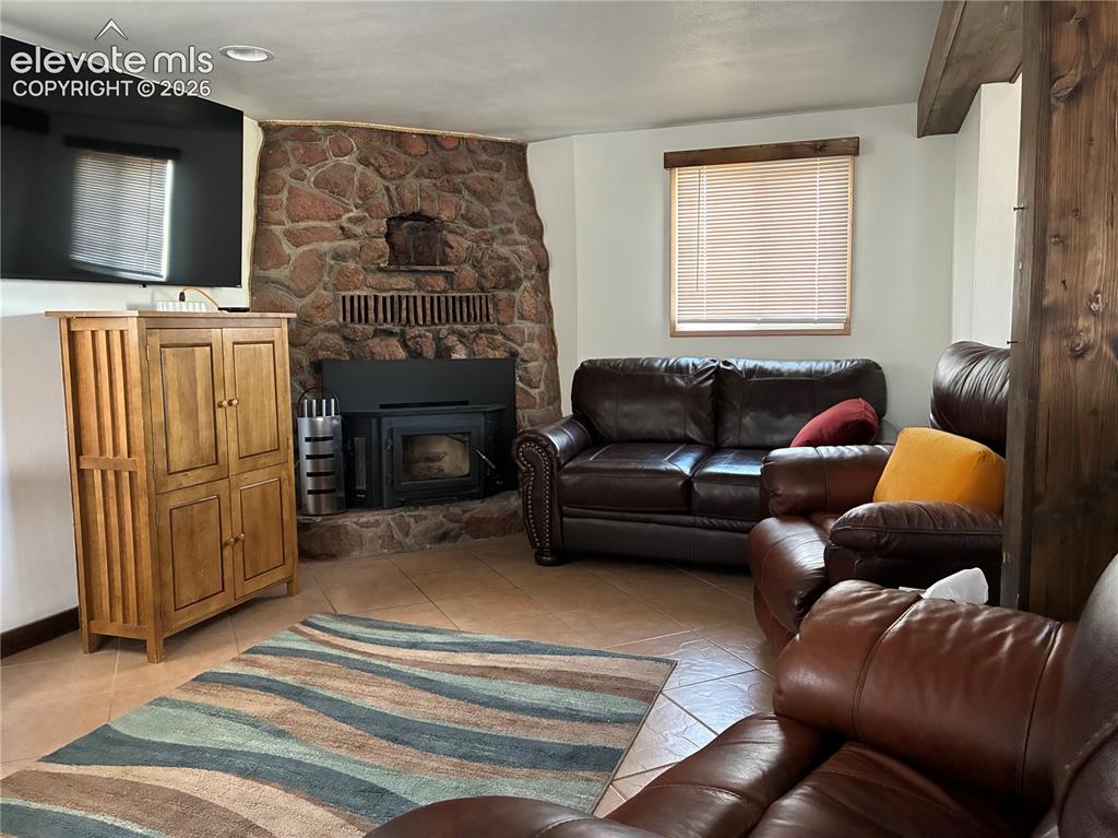 Image 19 of 22: Living Room