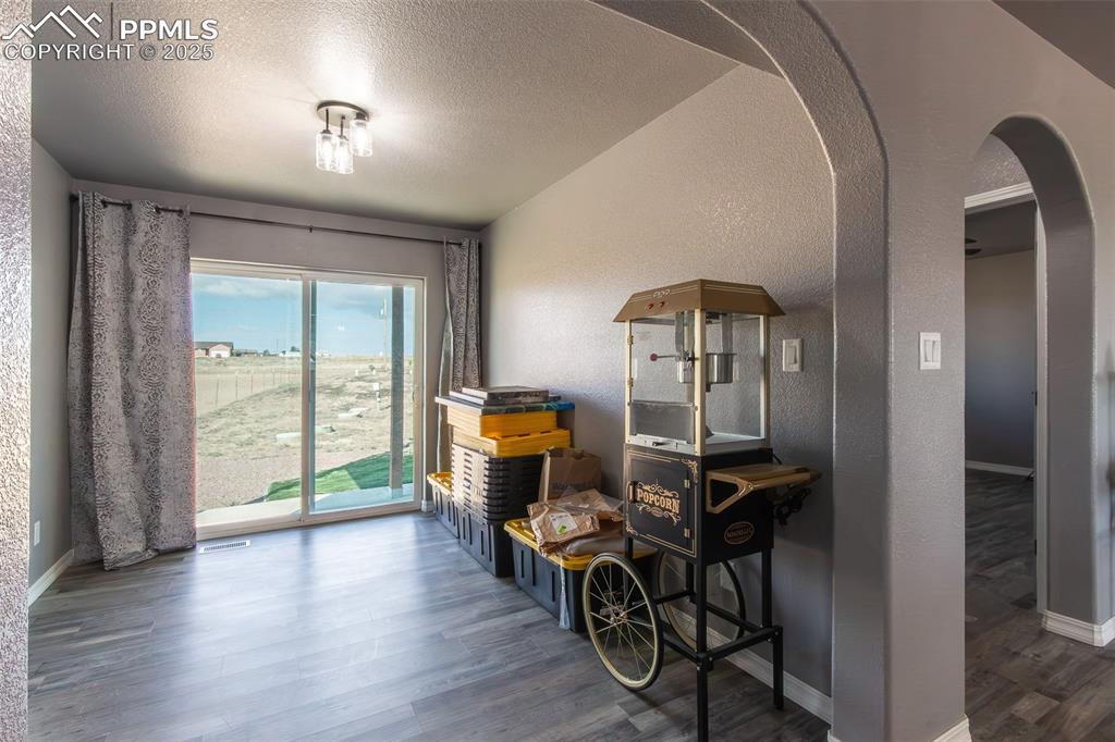 Image 11 of 39: Dining Area