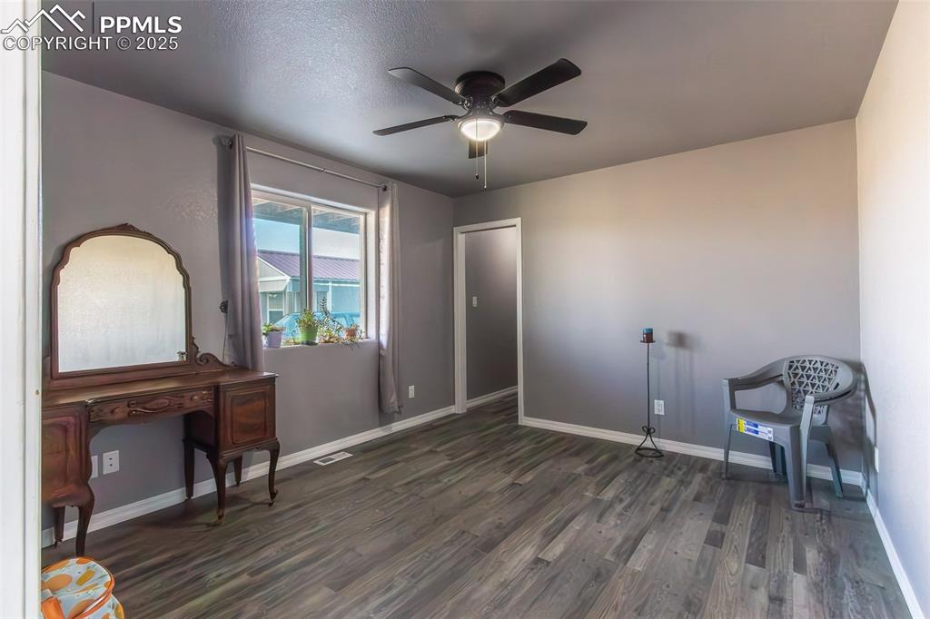 Image 14 of 39: Bedroom