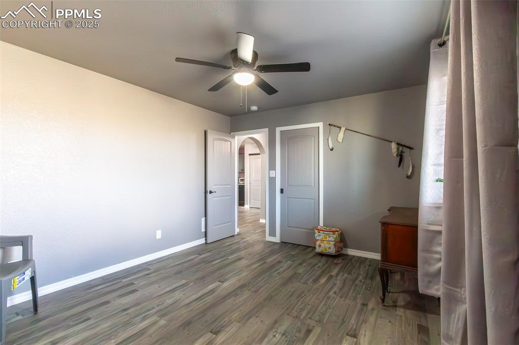 Image 16 of 39: Bedroom