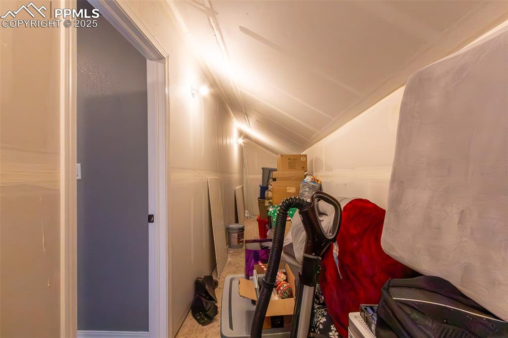 Image 27 of 39: Bonus Room